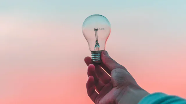 Ampoule - crédits Diego Unsplash