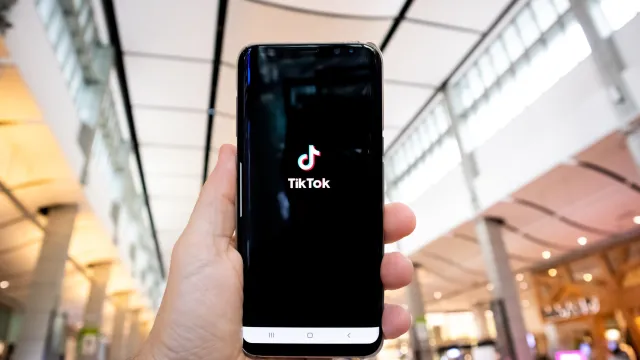 TikTok - olivier-bergeron-unsplash