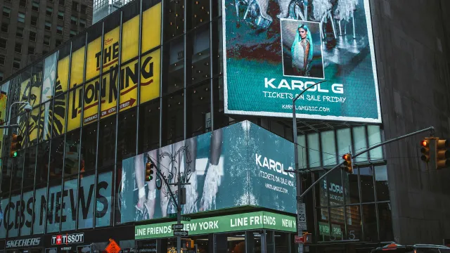 Comment l'affichage dynamique bouleverse la publicité offline ?